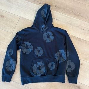Sz M Denim Tears Cotton Wreath Hoodie in a monochrome black colorway